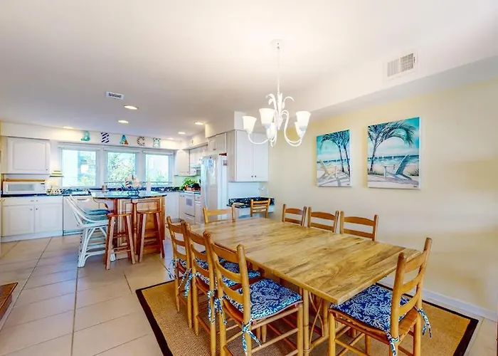 Lovely Oceanfront With Free Wifi Balcony Ocean Views Ac & Deck Holiday home