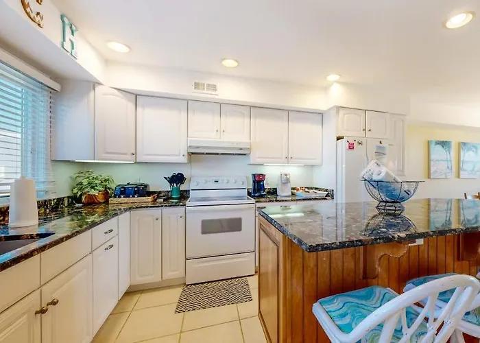 Lovely Oceanfront With Free Wifi Balcony Ocean Views Ac & Deck