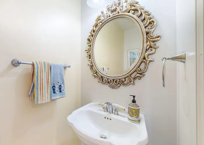 Lovely Oceanfront With Free Wifi Balcony Ocean Views Ac & Deck Holiday home *