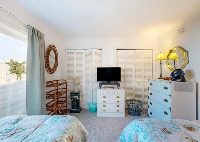 Holiday home Lovely Oceanfront With Free Wifi Balcony Ocean Views Ac & Deck *