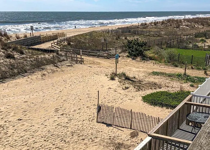 Holiday home Lovely Oceanfront With Free Wifi Balcony Ocean Views Ac & Deck