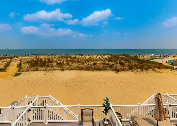 Holiday home Lovely Oceanfront With Free Wifi Balcony Ocean Views Ac & Deck