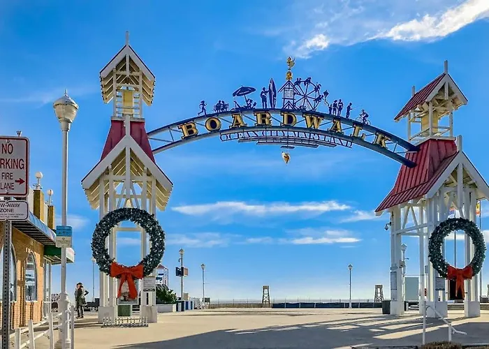Holiday home Lovely Oceanfront With Free Wifi Balcony Ocean Views Ac & Deck